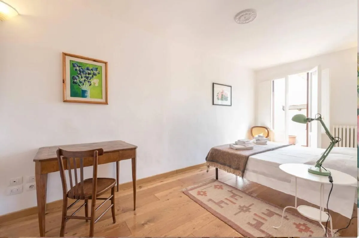 Airy One Bedroom With Terrace Near Palazzo Pitti Florence