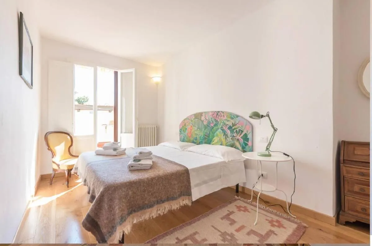 Airy One Bedroom With Terrace Near Palazzo Pitti Florence 0*,  Italië